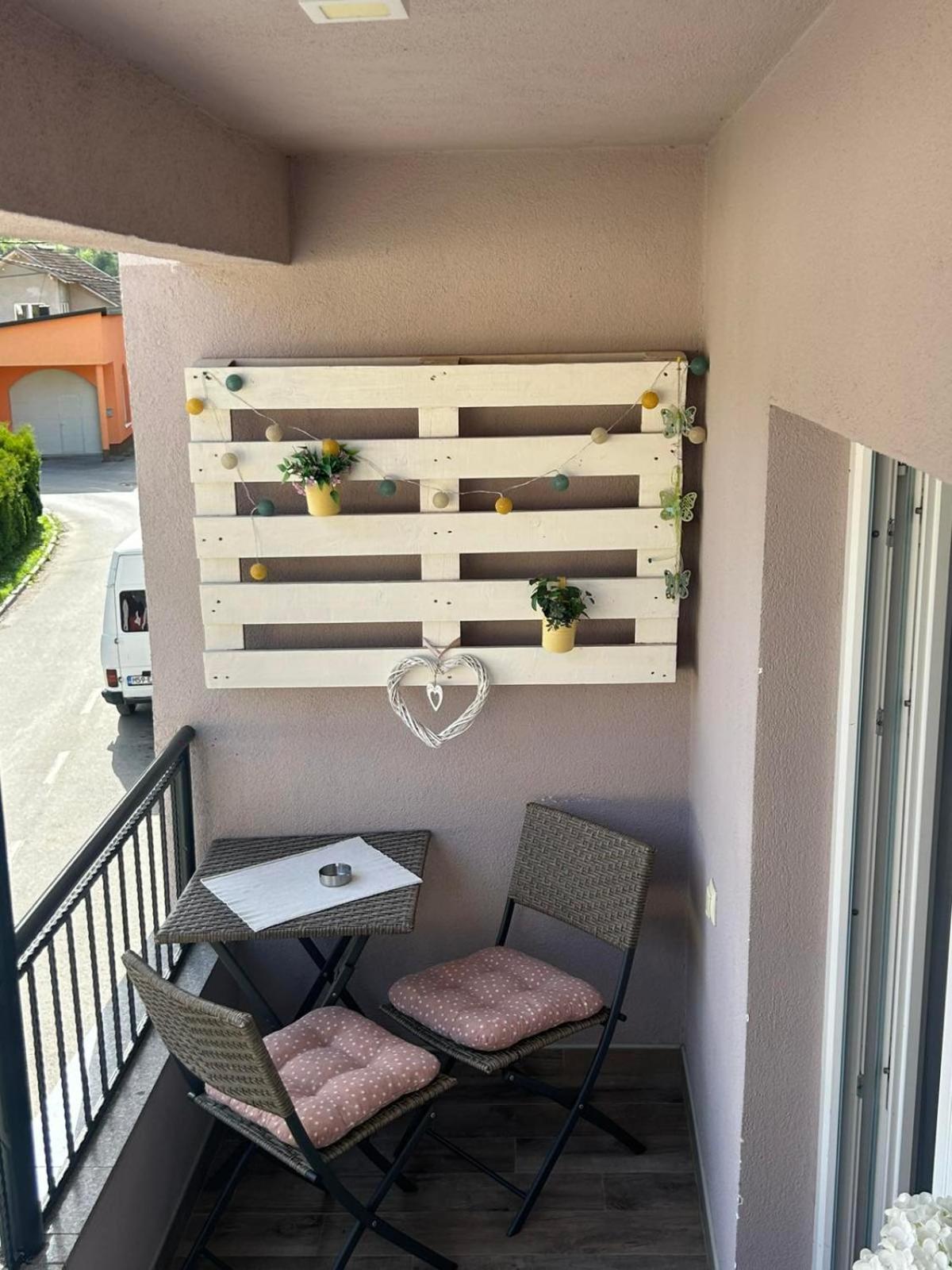 Naid Apartmani Kulen Vakuf Exterior foto