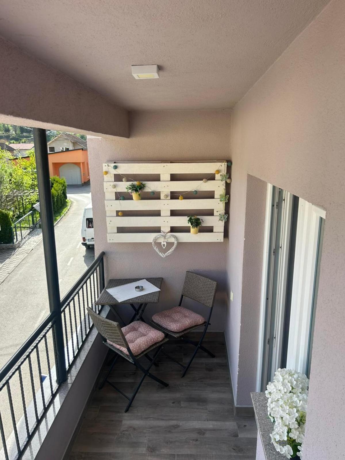 Naid Apartmani Kulen Vakuf Exterior foto